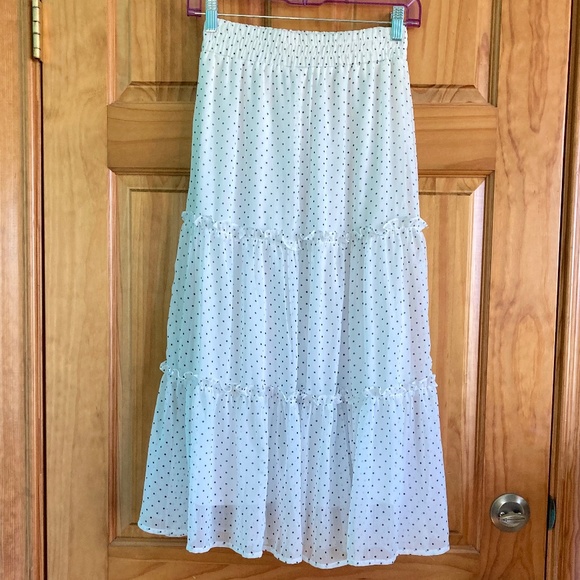 Women’s size XS Blousology white flowy tiered skirt with black polka dots - Picture 3 of 9